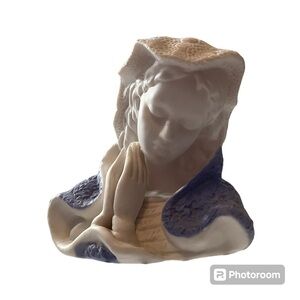 Vintage Japan Blessed Mary Hands In Prayer Blue And White Lace Shawl Figurine 5”
